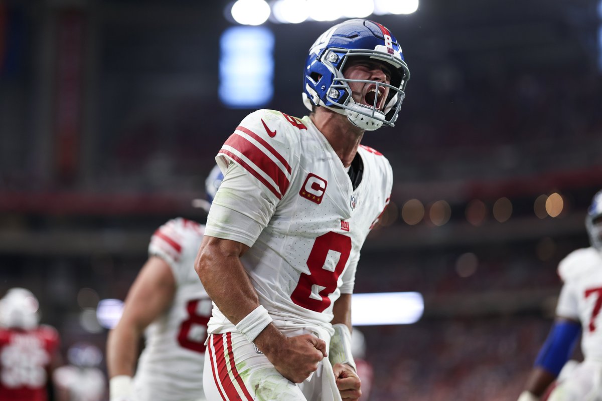 NFL's tweet photo. After being down 20 pts entering the 2nd half, the @Giants complete an unbelievable comeback, 31-28 😳 #NYGvsAZ https://t.co/eh7hfKeNVv