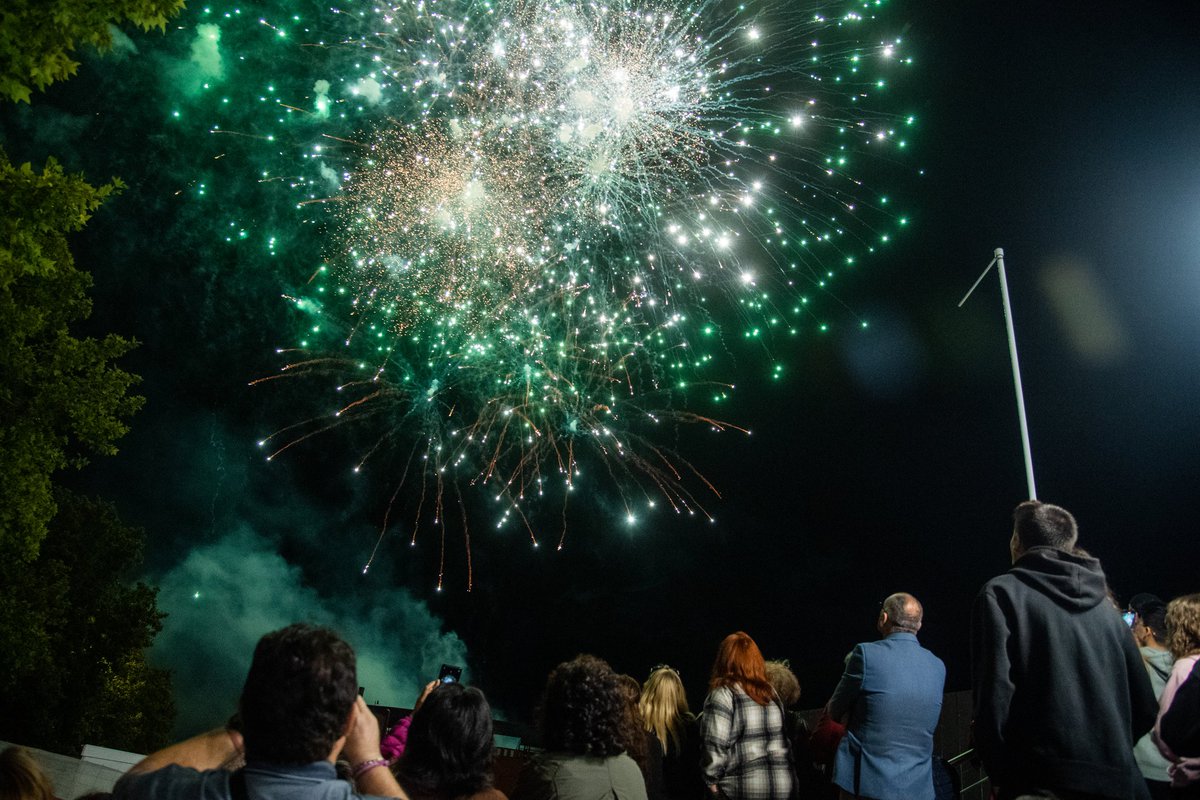 AytoAlcalaH's tweet photo. 🎆 Imágenes del espectáculo de fuegos artificiales que cierran este fin de semana en el que celebramos las Fiestas de la Virgen del Val 👇 https://t.co/xINiIixOc8