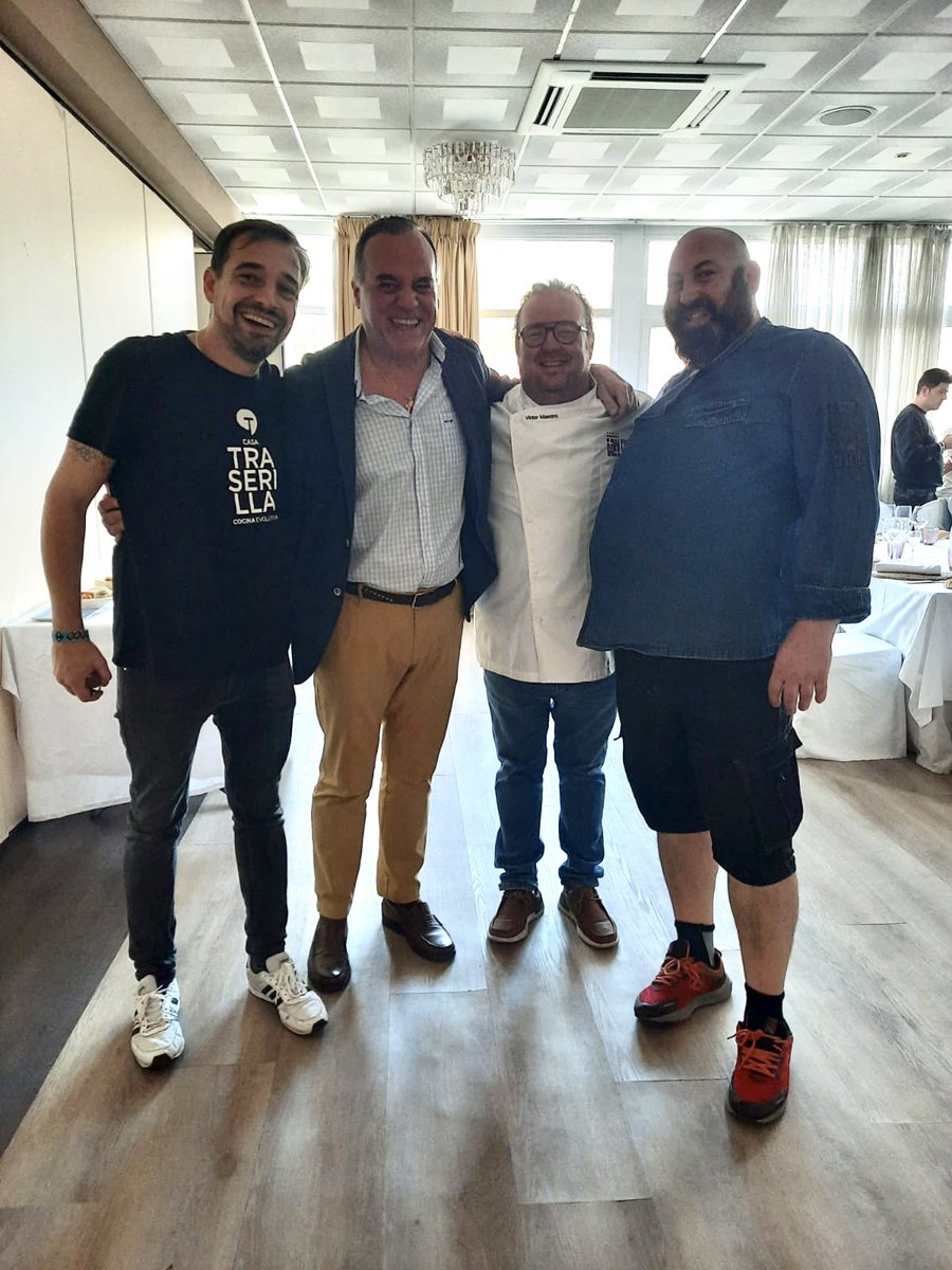 DomiCuriel's tweet photo. Estoy con algunos participantes palentinos del IV Concurso Internacional de Patatas Bravas que ponen en valor nuestros productos.
¡Mañana la gran final! #unadebravas #patatasbravas #querico #Palencia #Palenciamola https://t.co/ttNiJhTHqu