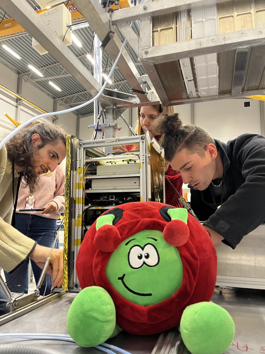 BEXUS Launch Campaign - Day 2
Experiments have been all mounted on the gondola, testing ongoing and teams focused.
That's the great spirit to achieve successful results!
🎈