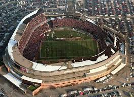Instant News

The #CFL continues to look at putting a franchise in Milwaukee. 

The Green Bay Packers are saying Fuck You to playing 2-3 games a year in Milwaukee after 1994.

While a CFL field won't fit in any stadium and the city smells like booze, it's small potatoes. 

Ok.