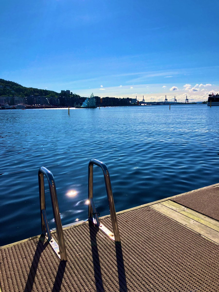 claire_glazzard's tweet photo. What a weekend! First international half marathon 🤩✈️🏅🏃🏼♀️🥂💦🇳🇴 @oslomaraton #oslo #Norway #autumn2023 #halfmarathon #happydays #explore #adventure #running #friends #citybreak #floatingsauna #fjord #beactive #mentalhealth https://t.co/PtSeDJQbo1