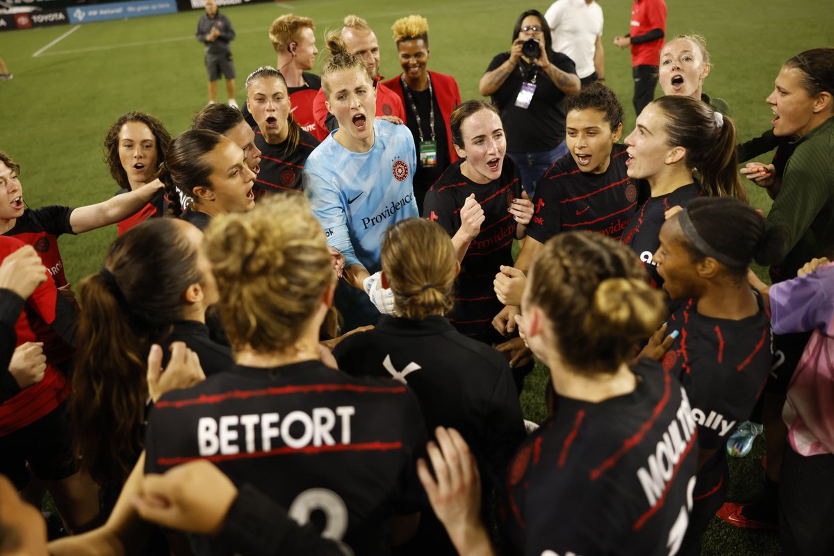 ✨ ¡¡Me siento realmente agradecida por vivir momentos como los de anoche!! ¡Nunca me cansaré de agradecer a Rose City por hacer realidad el sueño de una niña! ❤️🙏🏼 ¡Ahora pasamos la página al próximo partido ! ¡Vamos! #BAONPDX