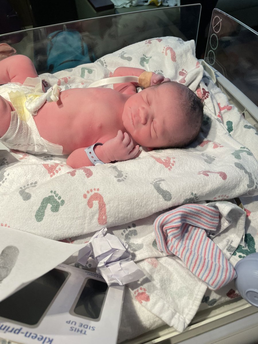 LosIsLocked's tweet photo. My lil prince is here he’s small as hell tho so we gonna have to feed him extra breastisis https://t.co/RHqRHAlJ97