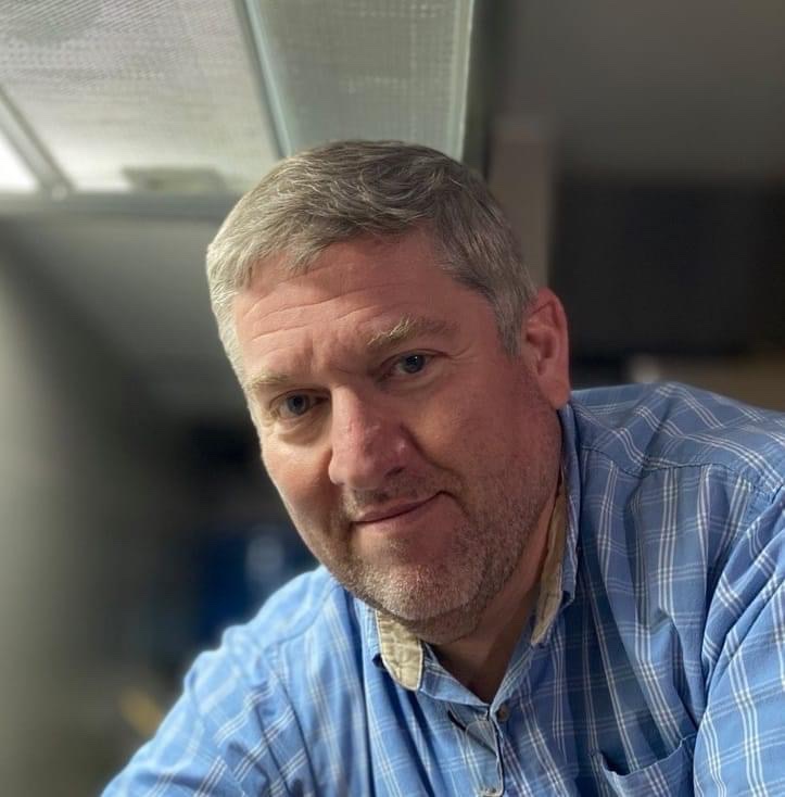 El 16 de abril de 1997 Santiago decidió cerrar las minas de Lota. Francisco Bernasconi, tuvo un rol clave en le cierre pero fue el ÚNICO que siempre siguió yendo a Lota, como el decía “para reparar en parte lo que hicimos mal”. Hoy nos dejaste y ya extrañamos tu humanidad.