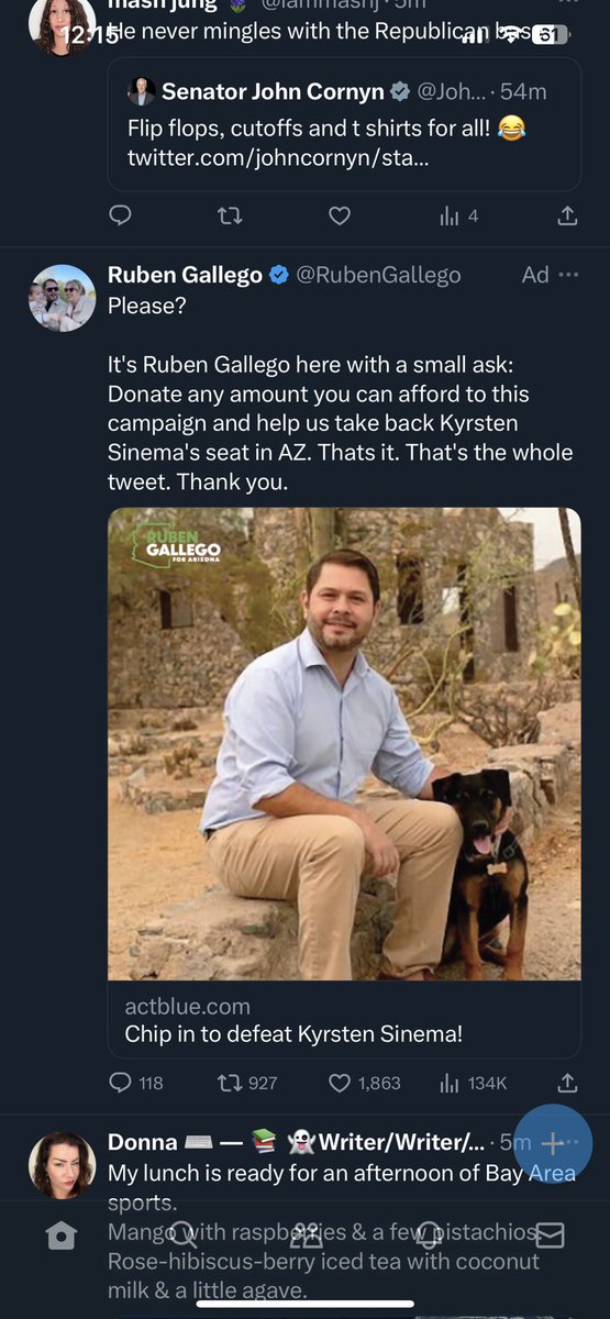 President Kamala’s Hand (Again) tweet media