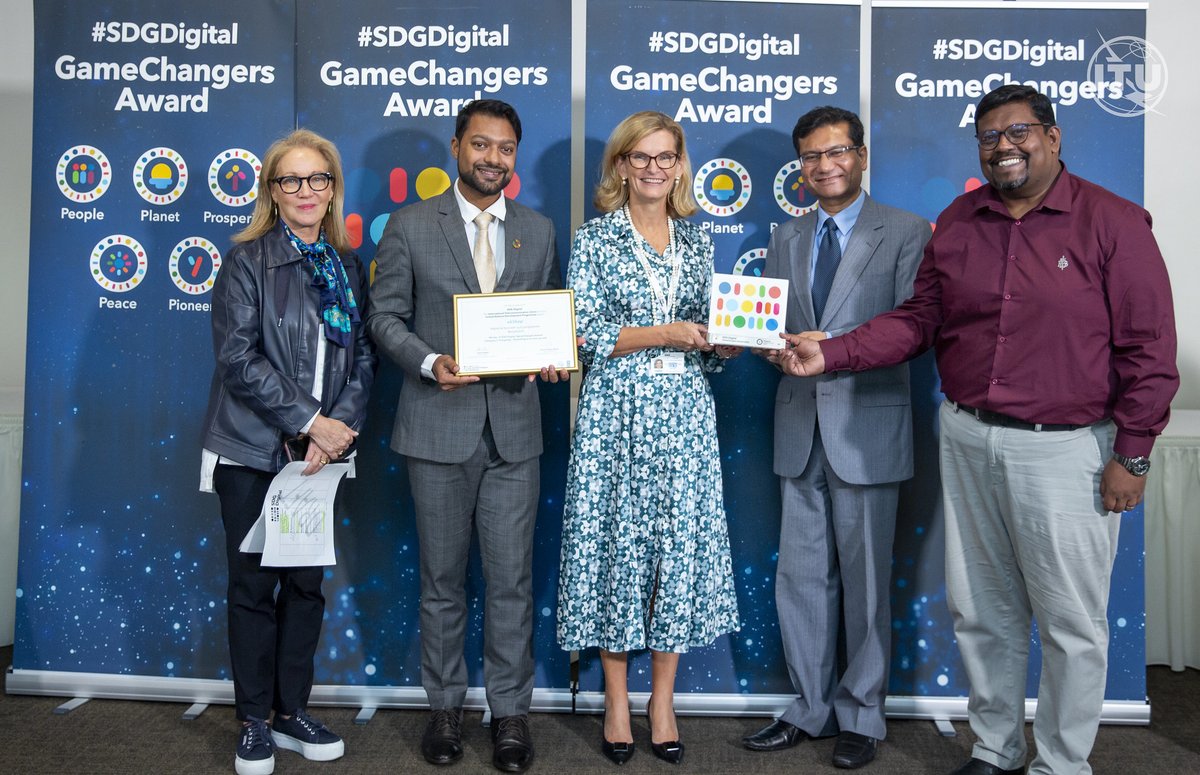 jaminext's tweet photo. 🥇@a2i_bd's @a2i_ekshop has won the prestigious SDG #DigitalGameChangers Award for '#GameChangerforProsperity' category.📷Dive into the future with #SDGdigital trailblazers as it redefines our world through ingenious digital solutions📷 https://t.co/8c1XZLdt29