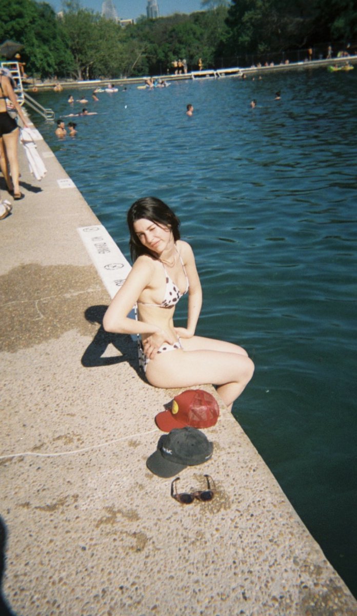 Gracie Abrams Figure - Physique