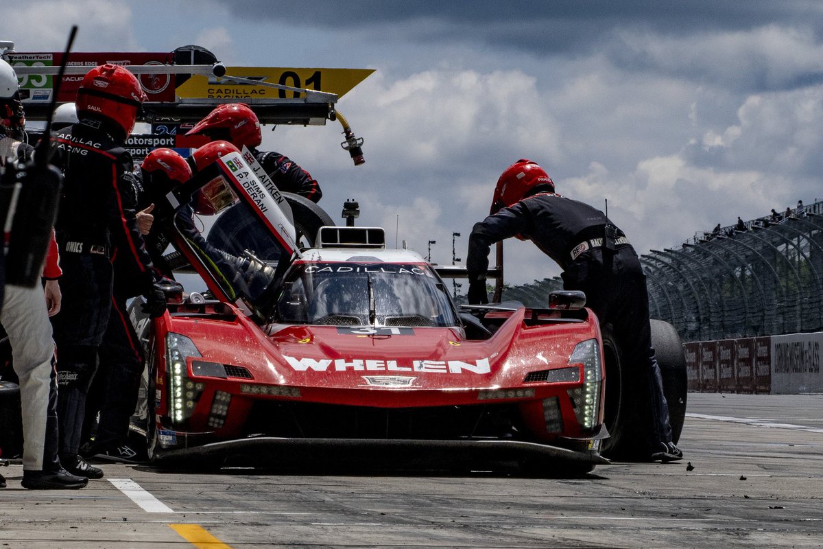 IMSA WeatherTech GTP Championship as it stand: #31 @AX_Racing Cadillac: 2,460 Points #10 @WayneTaylorRcng Acura: 2,457 Points #6 @Team_Penske Porsche: 2,455 Points #25 @RLLracing BMW: 2,422 Points Setting up for ANOTHER grandstand championship finish at Petit Le Mans! #IMSA