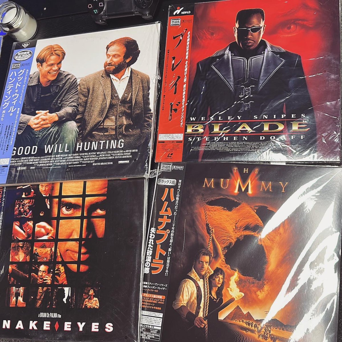 LesCollector's tweet photo. Quel kiff de pouvoir voir ce film en Laserdisc 🤩 Je le regardais tellement souvent 🩸et aussi la momie ! 
Vidéo ici : https://t.co/ufKUpGEMy7

#laserdisc #laserdiscs #blade #wesleysnipes #90movies #themummy #brendanfraser https://t.co/f9dc2U74DW