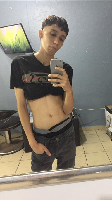 Ya no me quedan los b&oacute;xer se me va a salir la vergota  🍆  Quieres ver? 📥 https://t.co/F7L5W8Gy2e