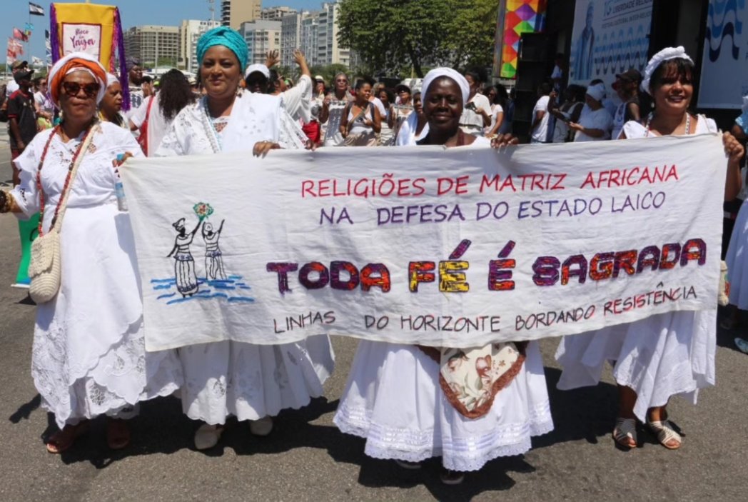 jandira_feghali's tweet image. Neste domingo de sol no Rio, estive na 16ª Caminhada em Defesa da Liberdade Religiosa. A marcha é significativa, ainda num país em que o preconceito religioso, que sempre existiu, foi exacerbado nos últimos anos, no criminoso governo passado. Mas o Brasil é o país do sincretismo,…