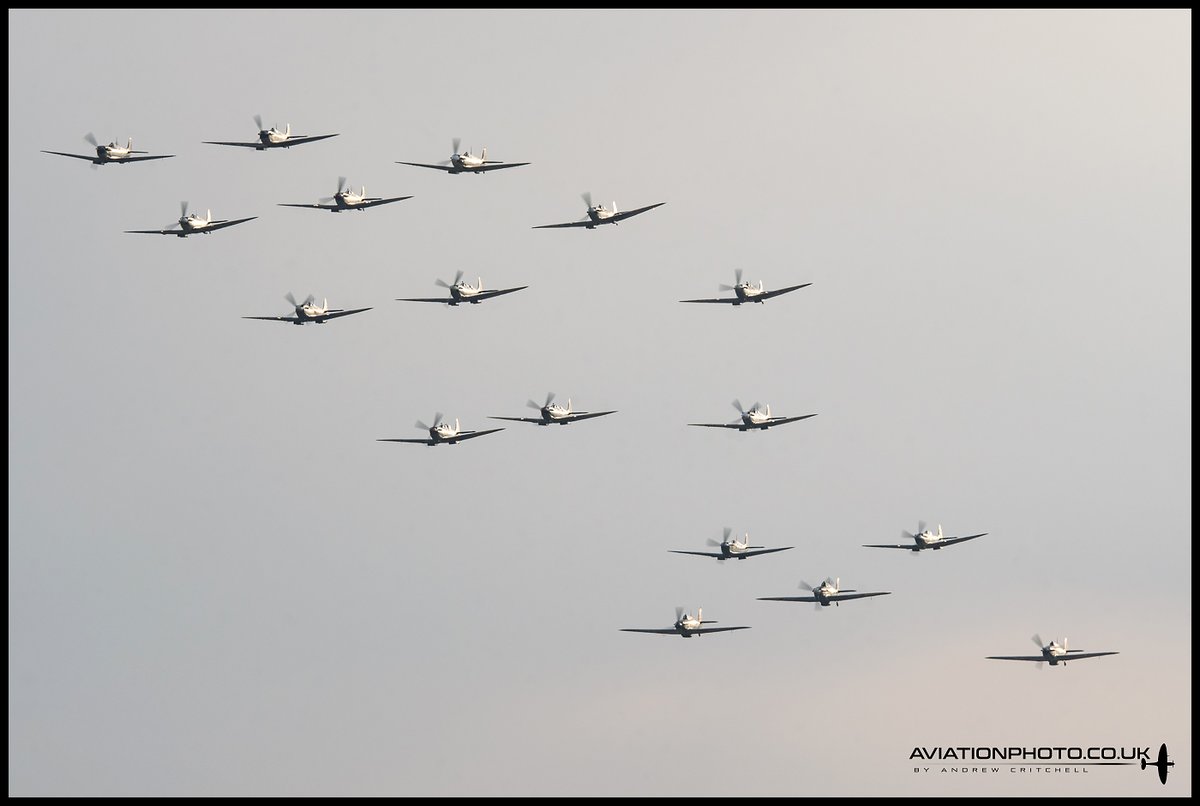 iamcritch's tweet photo. @HurricaneR4118 @Ultimate_Aeros @UltimateWarbird @ACDuxford @I_W_M View from the ground! Awesome! https://t.co/pBkJkziY2d