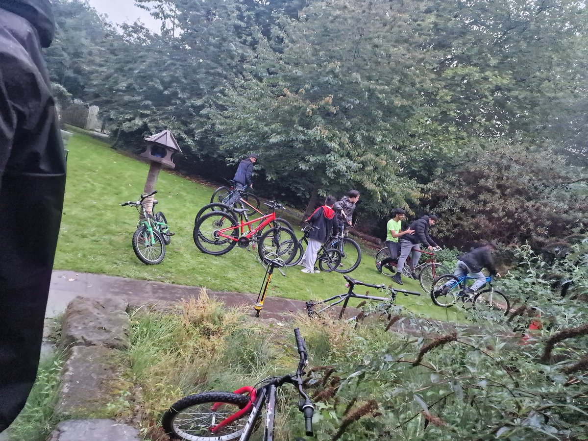 javed2275's tweet photo. Another fantastic Sunday evening in #wardendpark #WardEnd #AlumRock socio excercise bike ride,
Very well Attended and enjoyed by all who attended 👏.
Another great project coming to an end soon,
Healthy wellbeing, bringing communities together.
#CycleWalla #KarakChai https://t.co/sPbkwFkzJ7