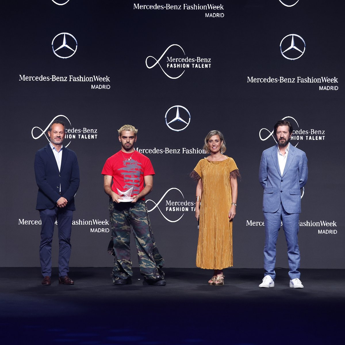 ⭐ EMEERREE STUDIO se ha alzado con el premio <a href="/MBenzEspana/">Mercedes-Benz España</a> Fashion Talent. La firma desfilará en Mercedes-Benz Prague Fashion Week.

Un galardón creado para reconocer la creatividad y apoyar a los nuevos diseñadores. 

¡Enhorabuena! 🙌

#MercedesBenzFashionTalents