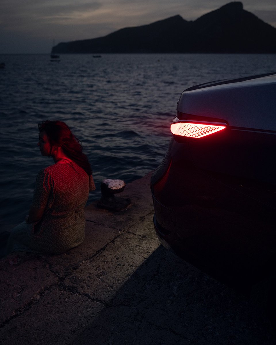 Nights like these 😍🌙

#THEi7 #ThisIsForwardism
__
The #BMW i7 xDrive60: Power consumption/100 km, CO2 emission/km, weighted comb.: 19.6–18.4 kWh, 0 g. Electric range: 590–625 km. According to WLTP, b.mw/Further_Info.