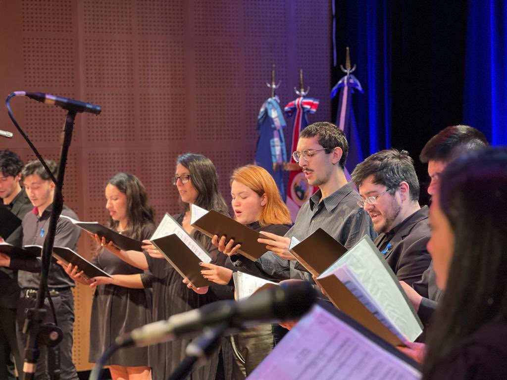 Participamos en el acto de Conmemoración de los 202 años de Independencia de Costa Rica y El Salvador, en el auditorio Manuel Belgrano de la @CancilleriaARG 🎼

El repertorio incluyó himnos nacionales y música popular argentina, salvadoreña y costarricense. 🇦🇷🇸🇻🇨🇷