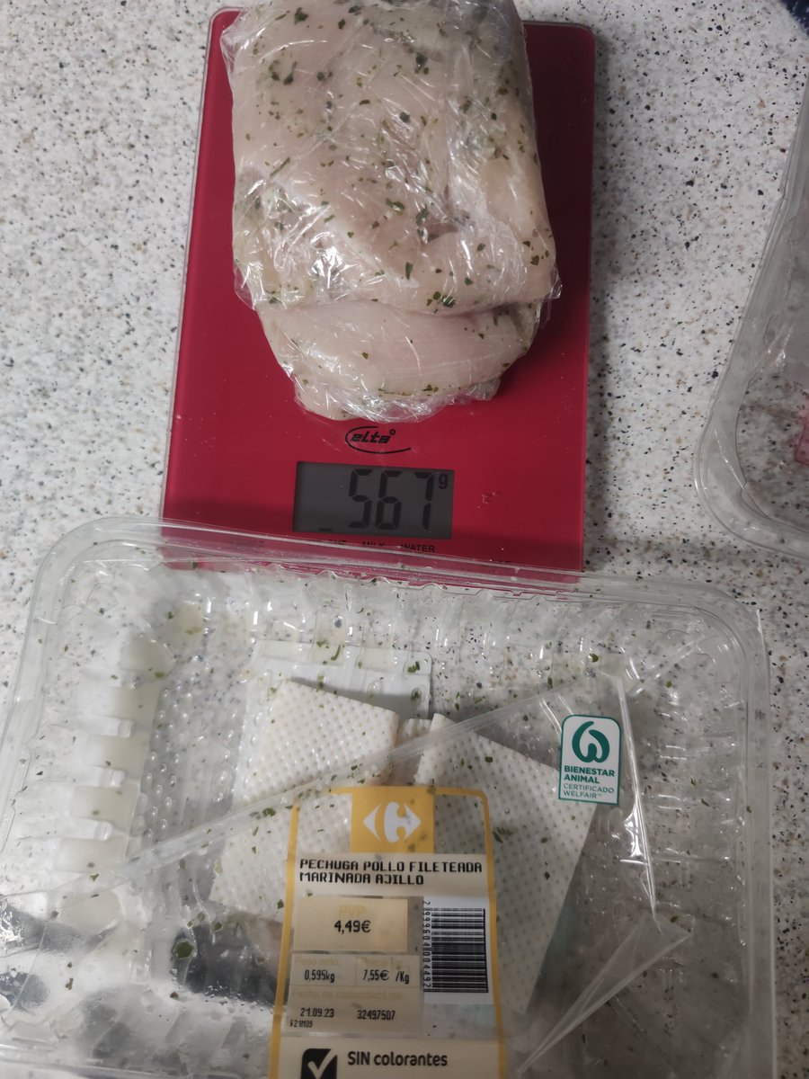 rulo_pucela's tweet photo. Están los precios de los alimentos como para que encima nos engañeis, algo que decir a esto @CarrefourES ? 595g de producto, pero en realidad vienen 567g, o es que hay que sumar el aire? https://t.co/CkW4SVBCfn