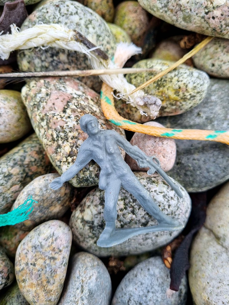 Sandlarks (@sandlarks) on Twitter photo Clean Coasts BIG BEACH CLEAN 2023 — Galway. <a href="/CleanCoasts/">Clean Coasts</a> with <a href="/GalwayAquarium/">Galway Atlantaquaria</a>. 19 bags & a bucket of bullet casings collected: Sunglasses, toy soldier, razors, golf balls, plastic Christmas tree, fisheries debris & local plastic pollution + men's underwear 🧵 #BigBeachClean23 Clean Coasts BIG BEACH CLEAN 2023 — Galway. <a href="/CleanCoasts/">Clean Coasts</a> with <a href="/GalwayAquarium/">Galway Atlantaquaria</a>. 19 bags & a bucket of bullet casings collected: Sunglasses, toy soldier, razors, golf balls, plastic Christmas tree, fisheries debris & local plastic pollution + men's underwear 🧵 #BigBeachClean23