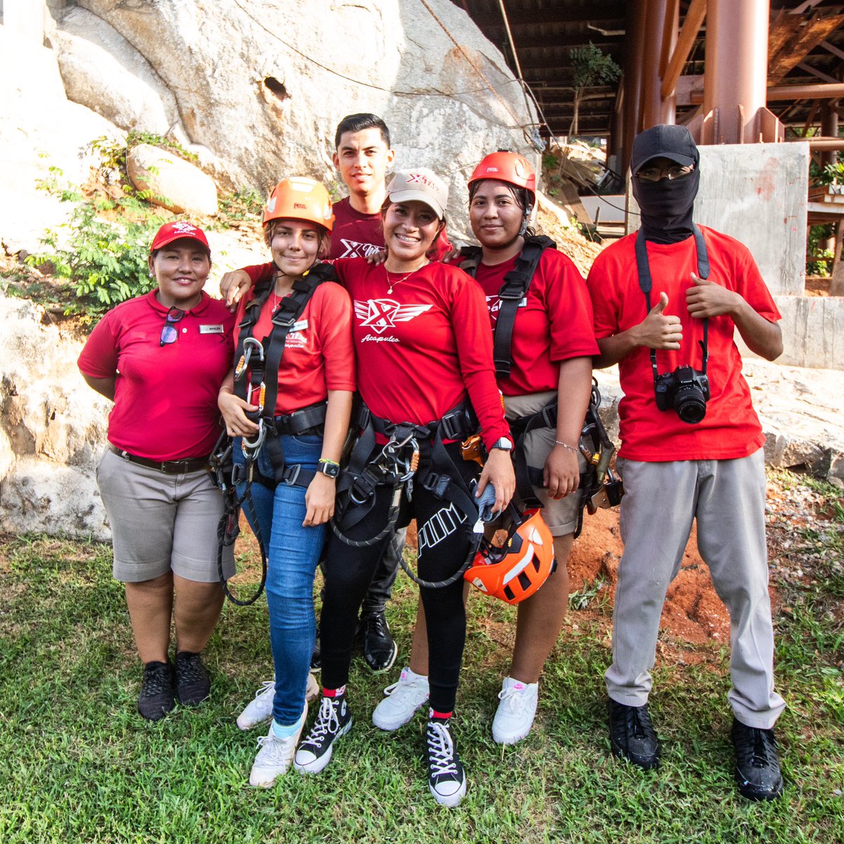 El mejor equipo de aventura listo para ayudarte a vivir una súper aventura en #Xmonkey.

¡Te estamos esperando! 🐵

#Acapulco
