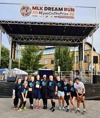 PortlandCC's tweet photo. PCC participated in the Soul District MLK Dream Run at the Cascade Campus today. What a great way to bring the community and partners together to support small businesses and youth entrepreneurs! 
 @SDBAPDX @UPortland 

📸1️⃣: PCC’s team - called the PCC Dream Chasers

📸2️⃣: PCC President @AdrienBennings and PCC Chief of Staff Sage Learn with University of Portland’s crew team coaches, who were there with their crew running team
