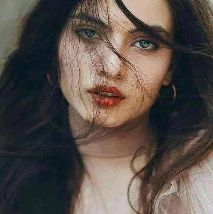 deeplove011's tweet photo. اک بار ہی جی بھر کے سزا کیوں نہیں دیتے
گر حرفِ غلط ہوں تو مٹا کیوں نہیں دیتے

ایسے ہی اگر مونس و غم خوار ہو میرے
یارو مجھے مرنے کی دعا کیوں نہیں دیتے

اب شدتِ غم سے مرا دم گھٹنے لگا ہے
تم ریشمی زلفوں کی ہوا کیوں نہیں دیتے https://t.co/mXqMWsrmDR