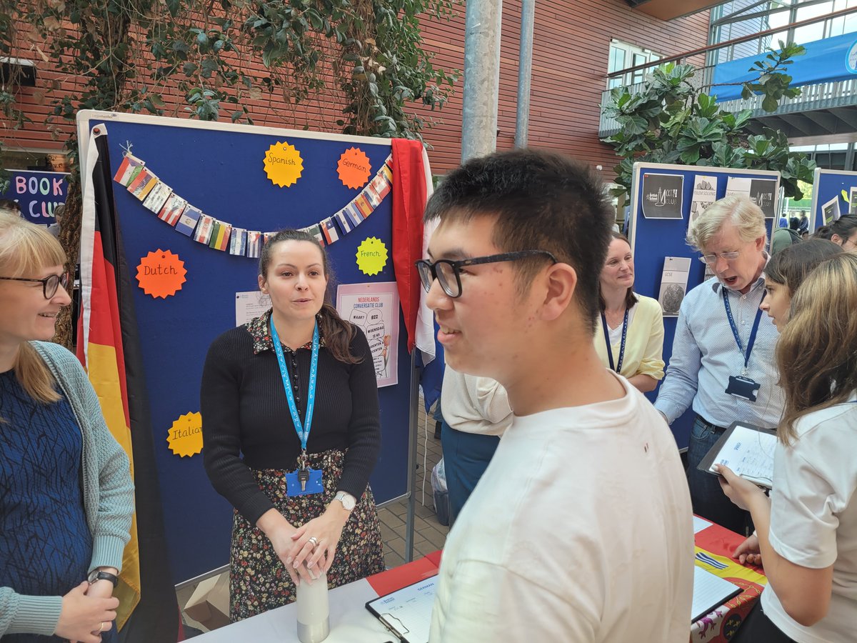 <a href="/BSNLanguages/">BSN Modern Languages</a> The CCA Fair at SSV was a smashing success last week! 🌟🌍We were thrilled to see so many students eager to join the MFL CCA programme. Let's make these language adventures unforgettable! #CCAFair #LanguageExplorers <a href="/BSN_SSV/">BSN Senior School Voorschoten</a>
