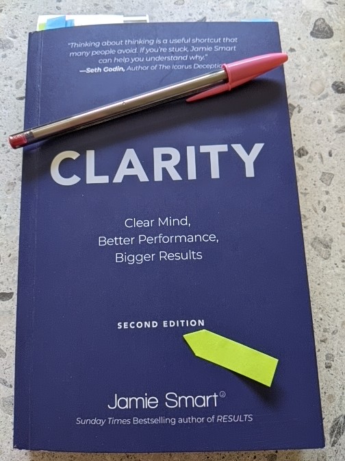 Butterflycolour's tweet photo. I read the first edition of #Clarity in 2013, then again in Feb 2023 (10 years later). The second edition was my #OneBookAWeek2023 this week. Some interesting updates. Somethings 🤔💬⁉️ Liked 🧑💻 🎥 at the end of chapters @JamieSmartCom https://t.co/p7VF2Pz756