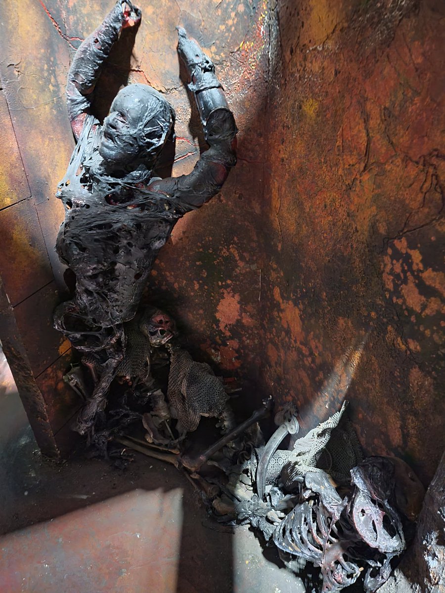 Unmasking the Horror tour - Dueling Dragons: Choose Thy Fate 3/3 #HHN32