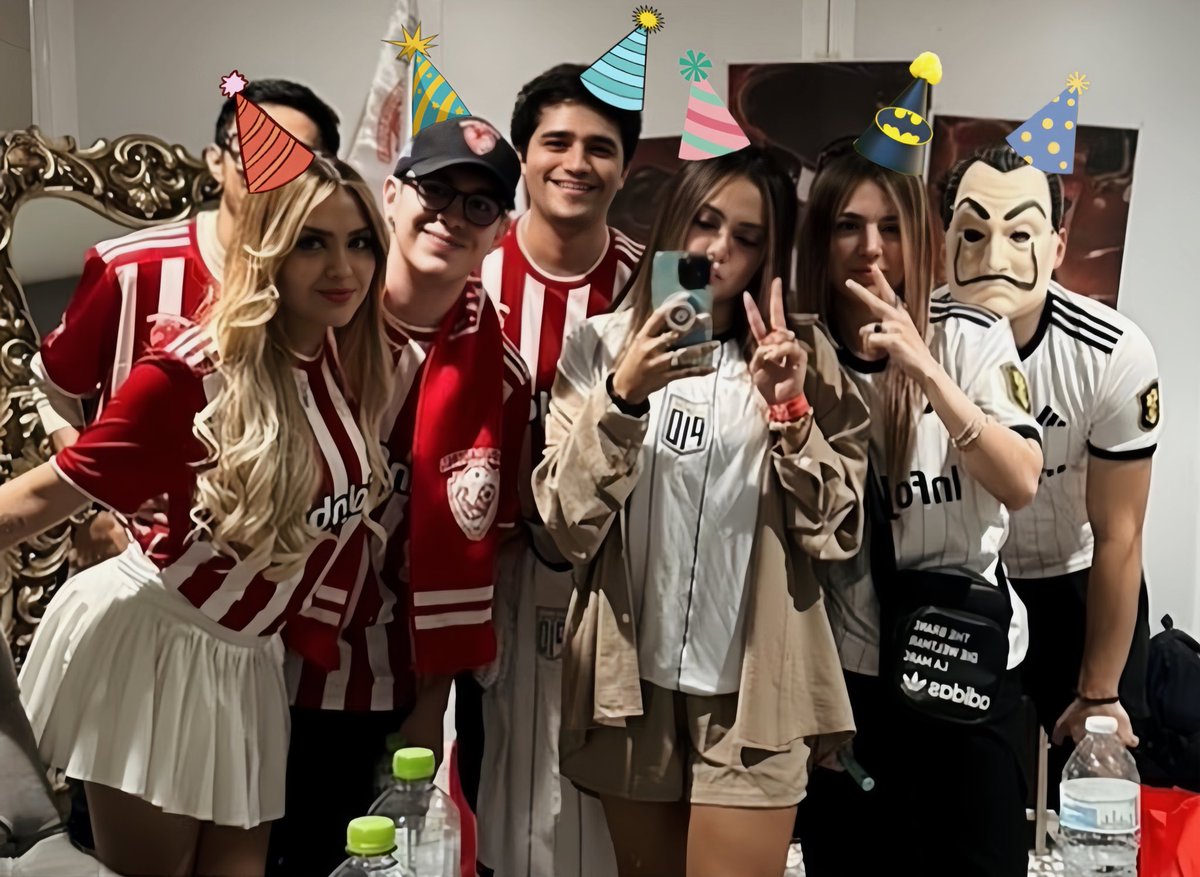 meeeli_sof14's tweet image. 🌷🧁 Hoy CUMPLO AÑOS y me harían muy feliz si me AYUDAN a conseguir una FELICITACIÓN de las personas que me han echo MUY FELIZ durante el año, rtw?

↴
ʚ @arigameplays @samyriveratv @amablitz @Filisgg @JuanSGuarnizo ɞ