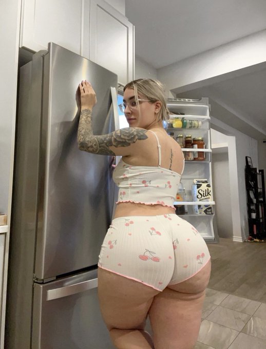 Do you want a snack??? https://t.co/tvkfLv74nt