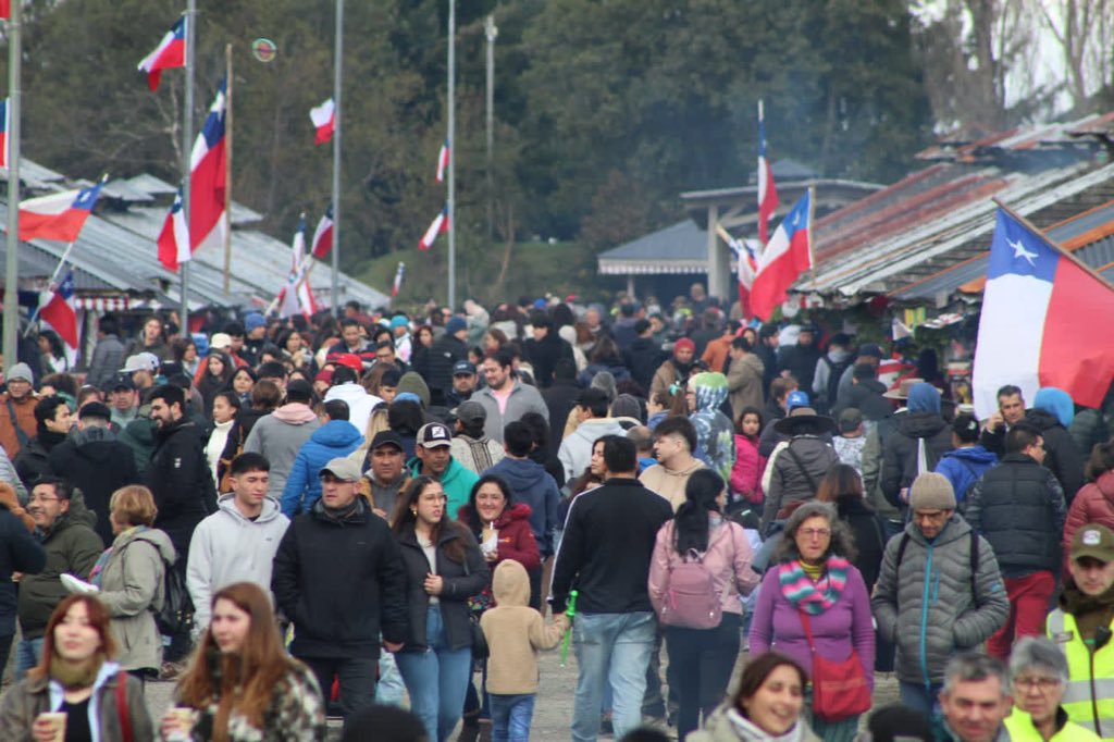 Juaneduardoconc's tweet photo. FIESTA DE LA CHILENIDAD recibiendo a miles de visitantes en el #ParqueMunicipal. 

17 y 18 de Septiembre en Castro vivimos con orgullo de chilenos las #FiestasPatrias. https://t.co/T8qgeXBgSA