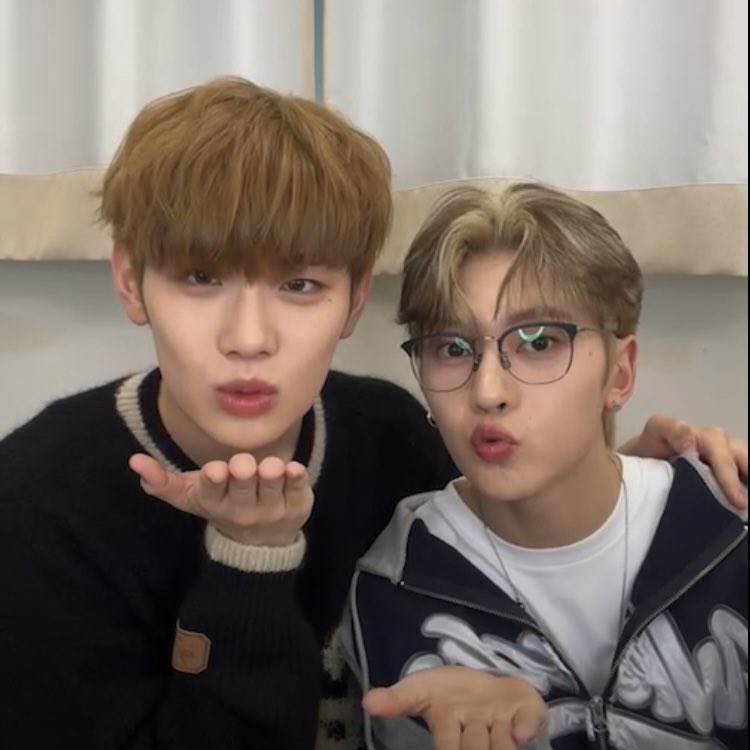 archivetaerae's tweet photo. the soulmates🩵 https://t.co/38MJlCE7pX