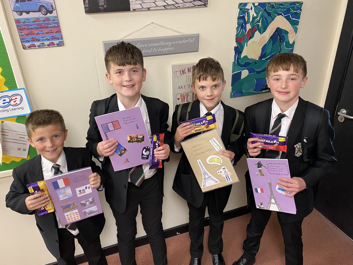 SPGSLovingLangs's tweet photo. Well done to the students of 8.6 who completed beautiful homework, decorating their French books. A wonderful start to a brand new subject! #french #languagematters @stpatsarmagh https://t.co/2Zo7xHcGJ1