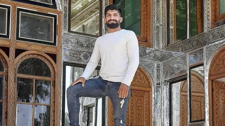 gh0lch0magh's tweet photo. به مناسبت ریدن ورزشکار حکومتی حسن یزدانی، جا داره یادی کنیم از پهلوانان واقعی.
#نوید_افکاری
#امین_برزگر https://t.co/iejG4aseTg