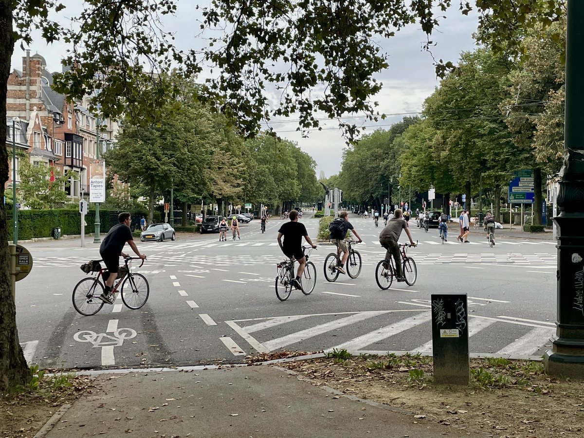 NummelinMarjo's tweet photo. Car-free Sunday in Brussels 😀 https://t.co/L1COE11Cyb