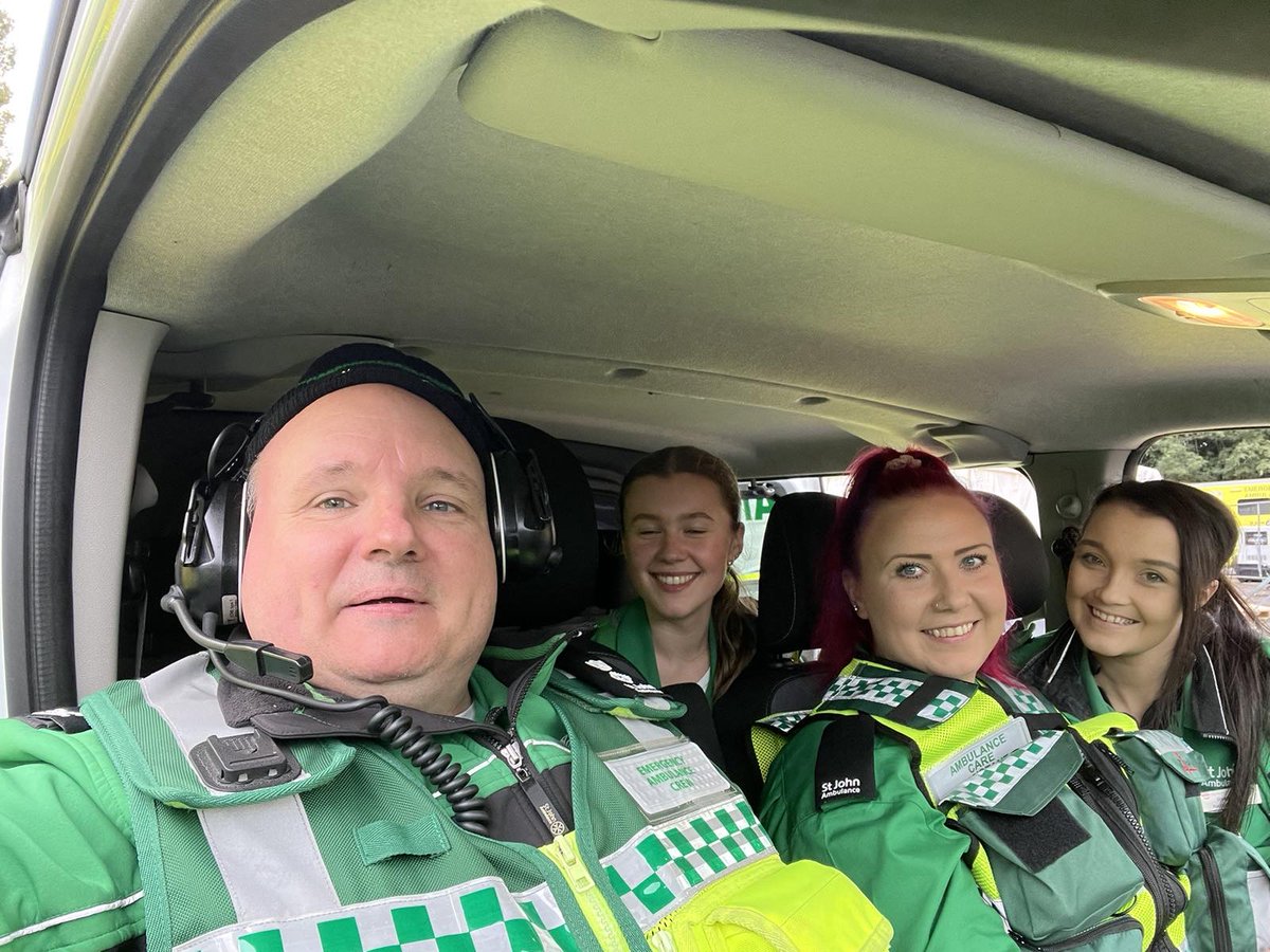 SJAColeraine's tweet photo. Last week saw the return of our weekly emergency ambulance cover at @limavadygrammar hockey and rugby matches. ππ
Yesterday we also had members providing medical cover at Planet Love in Belfast ππ
#sjacoleraine #mysjaday #EAC #nurse #doctor #firstaid #teamingreen https://t.co/YSadtMOig2
