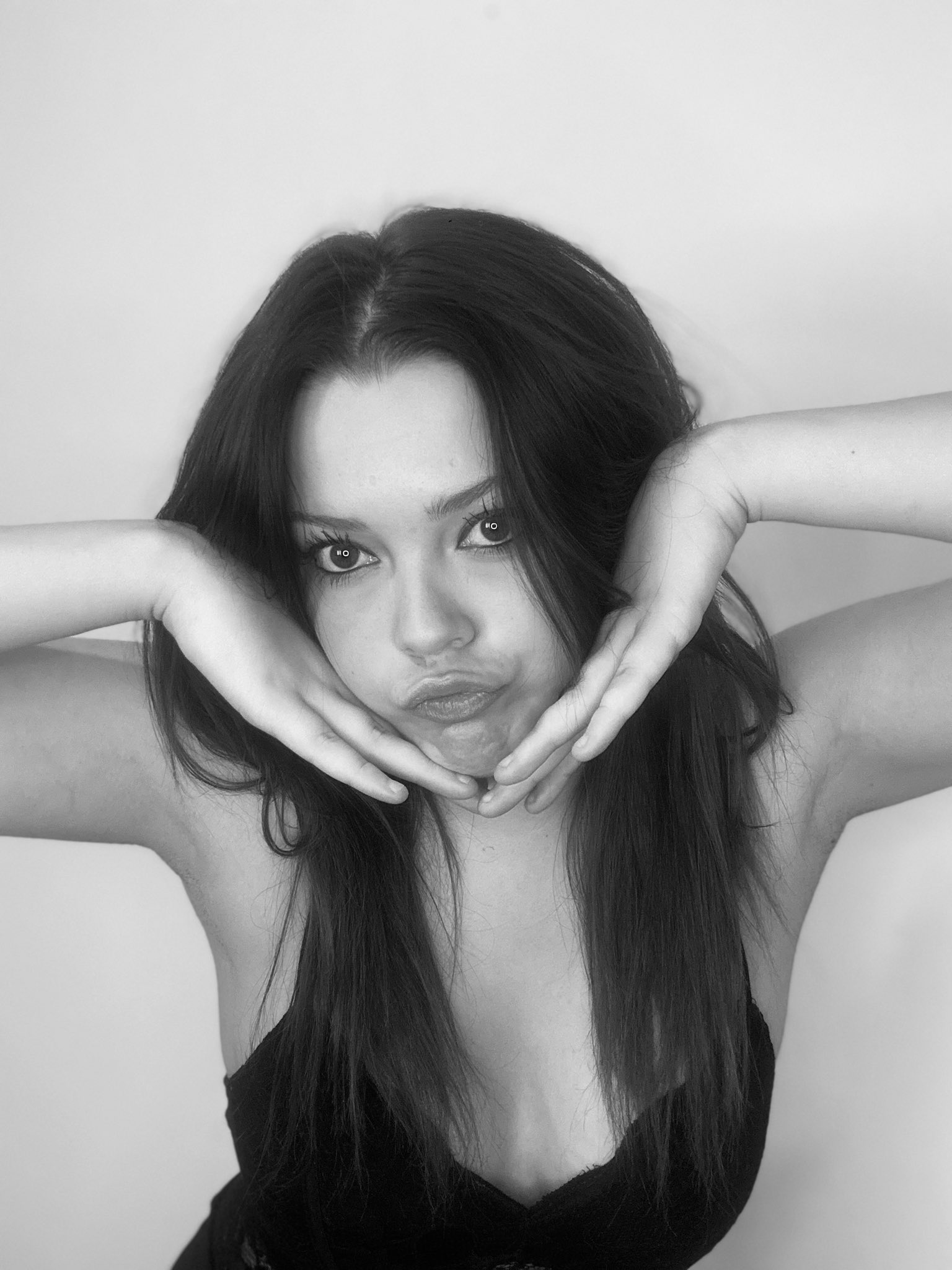 Courtney Hadwin в X: „JOIN ME TONIGHT 12AM ON YOUTUBE FOR A 24HOUR LIVE!!! LETS GET MONSTERS PRE SAVED !?! https://t.co/n6QC764dlT“ / X