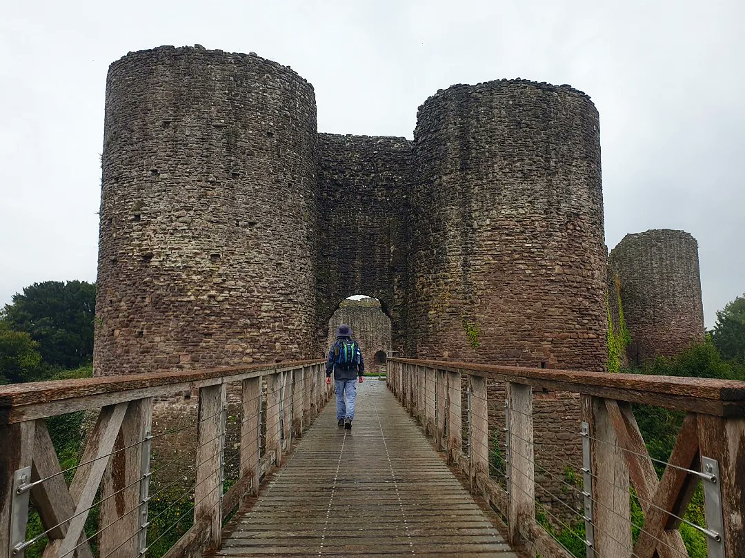 sharonamery's tweet photo. I finally ticked the #ThreeCastlesWalk off my walking bucket list! We decided to extend the 19 mile route, to make it more scenic, and ended up doing a stonking 24.5 miles! That's code for the signs disappeared and I took us on a longer route! 😂

#Autumn #Walking #WeekendVibes https://t.co/XGuL071LAz