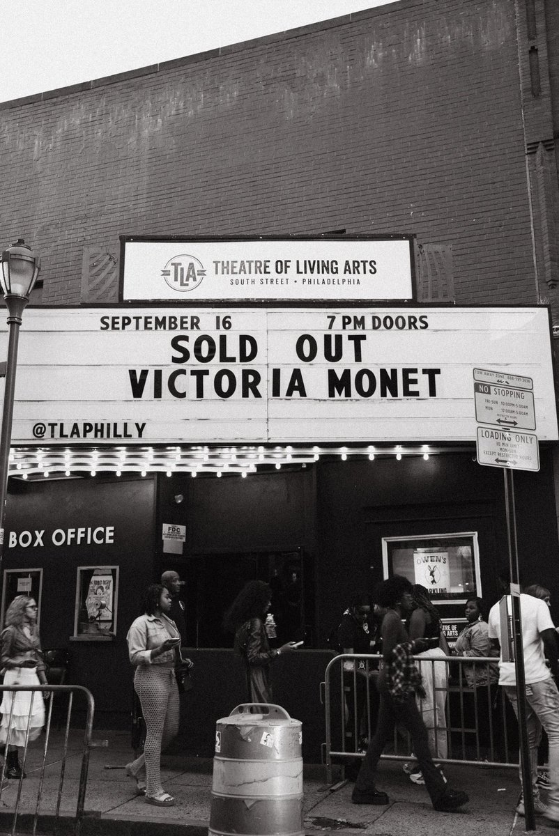 VictoriaMonet's tweet photo. I love you Philly! https://t.co/qEUZ6Itvti