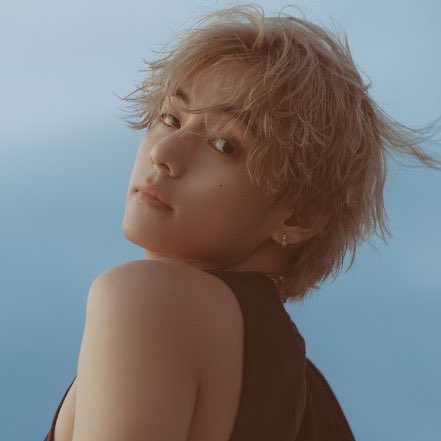 btsargento's tweet photo. — “Layover” de #V debutó en el puesto #2 del Billboard 200 con un total de 100,000 unidades vendidas 🥳💜.

CONGRATULATIONS TAEHYUNG 
LAYOVER #2 ON BB200 
LAYOVER SMASH HIT ALBUM 
PROUD OF YOU TAEHYUNG https://t.co/o8doa4aOh4