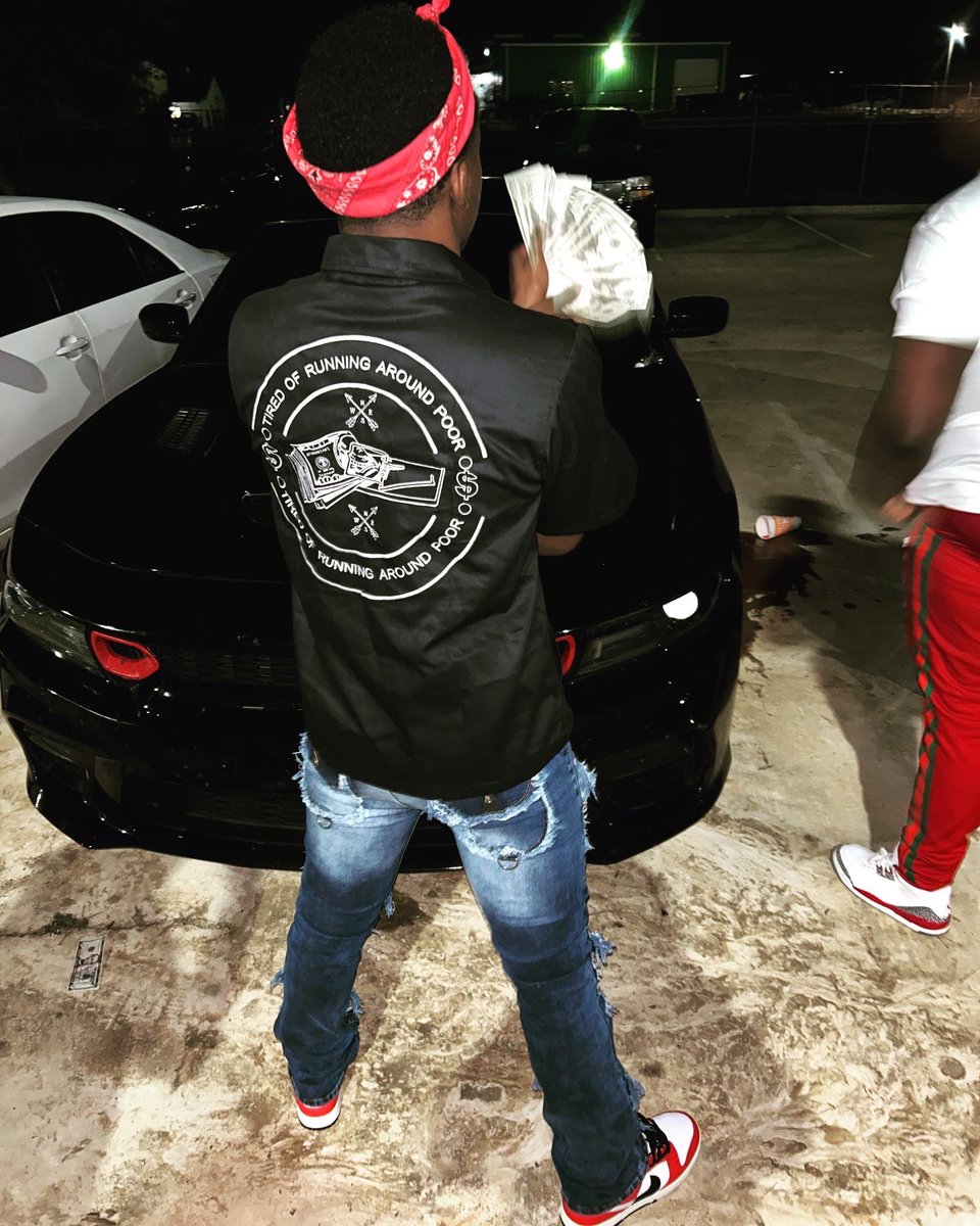1liildee's tweet photo. No matter what i keep it G‼️Blick on the seat I’m watchin whoever watchin me😈
#Mrjumpout❌
#1uptopfa3izz🖤
#1400blocka https://t.co/QkTDNRhrF7
