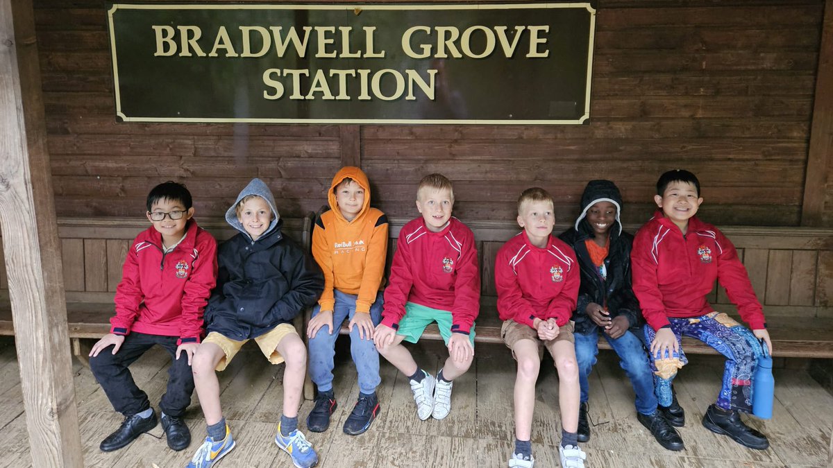 SFSOxford's tweet image. The rain didn’t stop the boys having lots of fun at Cotswold Wildlife Park this afternoon. #iloveboarding #boardingweekend #sundayfunday