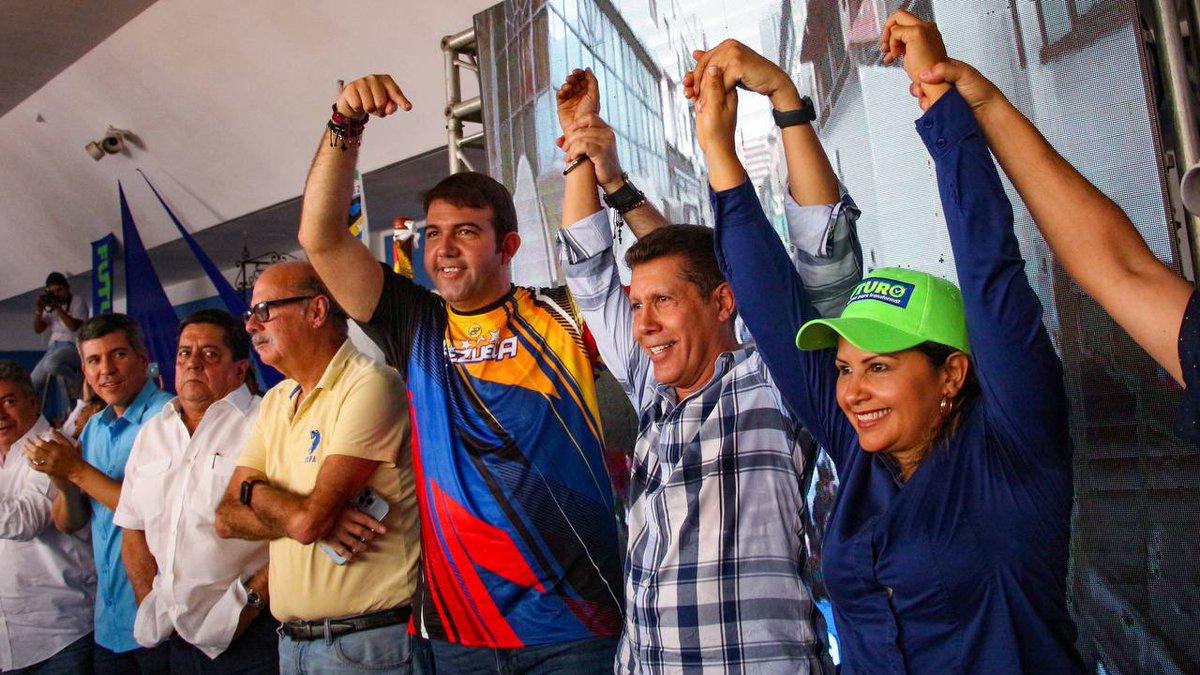ADemocratica's tweet photo. ¡Solo nadie puede!

Gracias a @futuro_vzla, liderado por @henrifalconvzla, por dar respaldo firme a nuestro candidato @prospericarlos en un acto que se llevó a cabo en Lara este fin de semana.

¡Solo con unidad y trabajo en equipo vamos a reconstruir Venezuela! #DemosElPrimerPaso https://t.co/FSTYZ12J7L