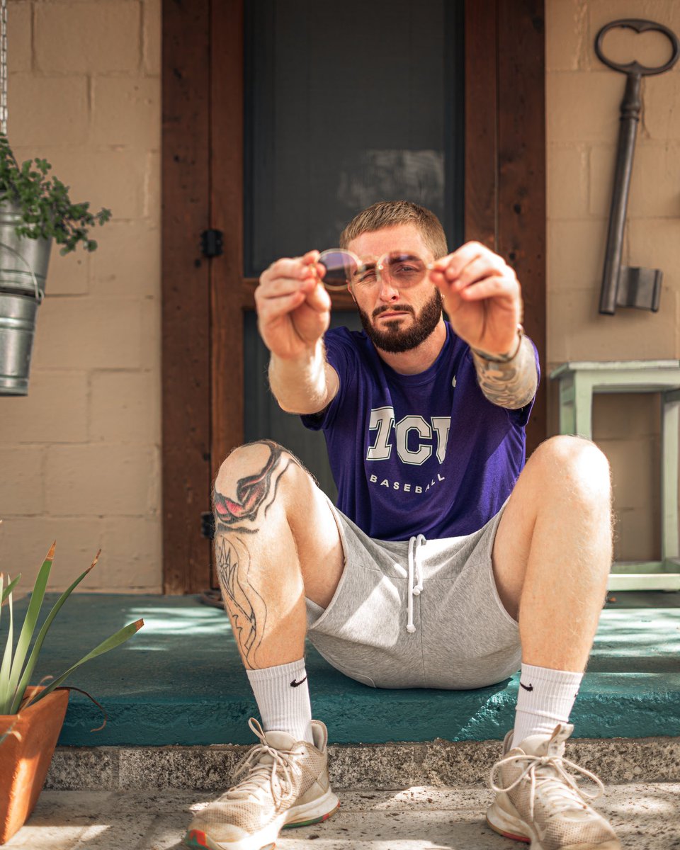 JeffTexas210's tweet photo. Same old dirty white Nikes lookin’ boy 🤣👟👟 …oh yeah, I got new music on the way 🤘🏻🎶
📸 @jefftexasphotography https://t.co/uvZxkhNBv2