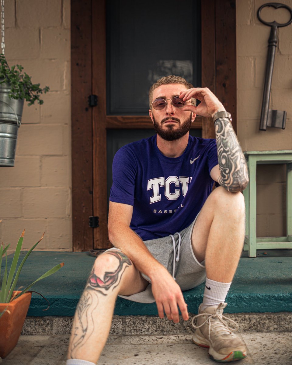 JeffTexas210's tweet photo. Same old dirty white Nikes lookin’ boy 🤣👟👟 …oh yeah, I got new music on the way 🤘🏻🎶
📸 @jefftexasphotography https://t.co/uvZxkhNBv2