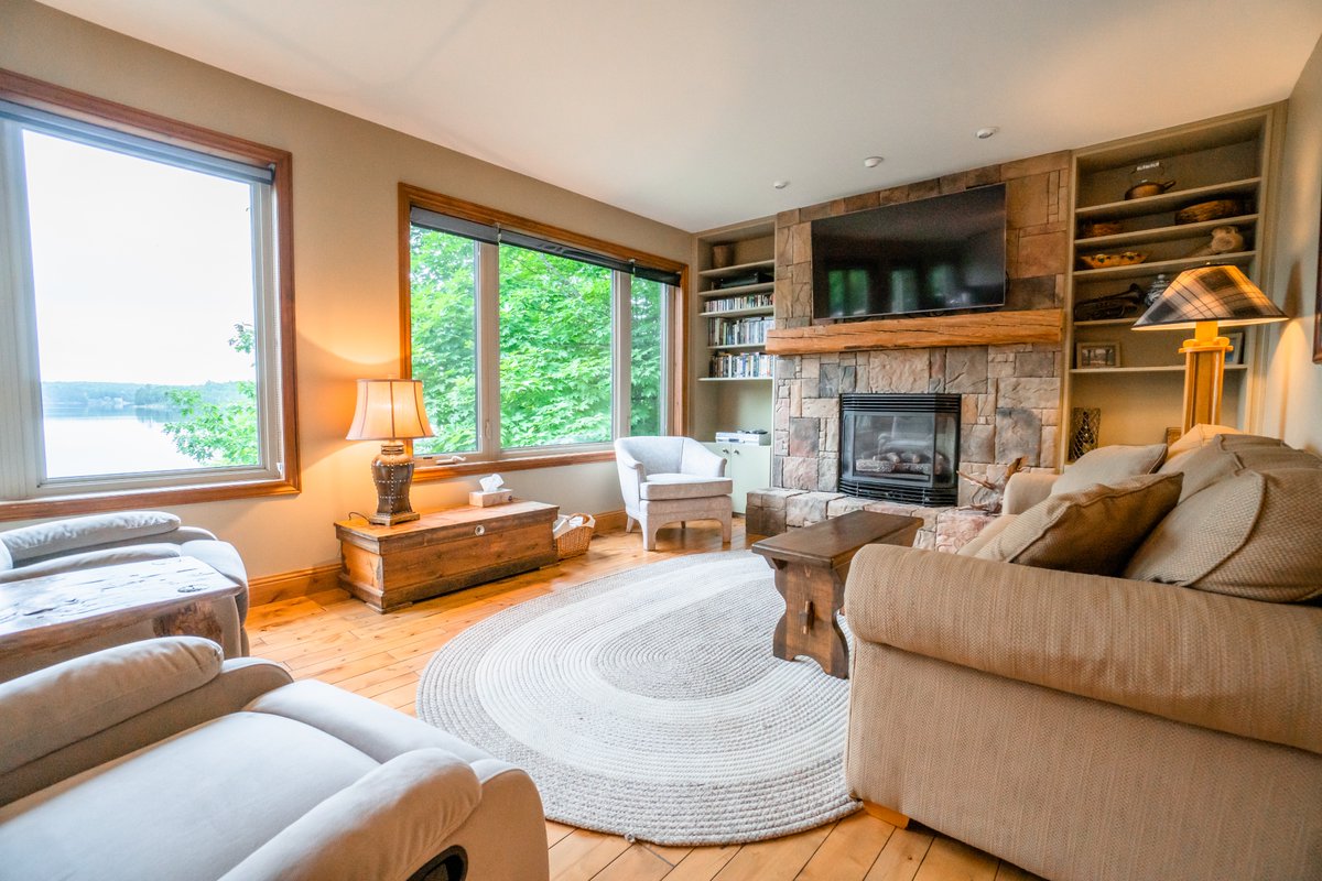 OntCottRent's tweet photo. Discover the Maple Lake Cottage. Only minutes away from the village of Orville, this cottage sits on a small rock outcrop overlooking the peaceful waters of the bay. Now accepting bookings for 2024. Book your lakeside escape with Ontario Cottage Rentals today.

#myOCRvacation https://t.co/0mDm5qH18m