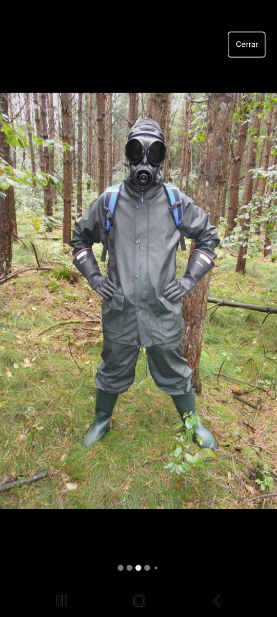 Ver0Gonzalez's tweet photo. Llevo tiempo queriendome comprar una chaqueta de lluvia en vinted pero no me decido ayuda porfi la primera o la segunda? https://t.co/p4Q6ZqTHgb