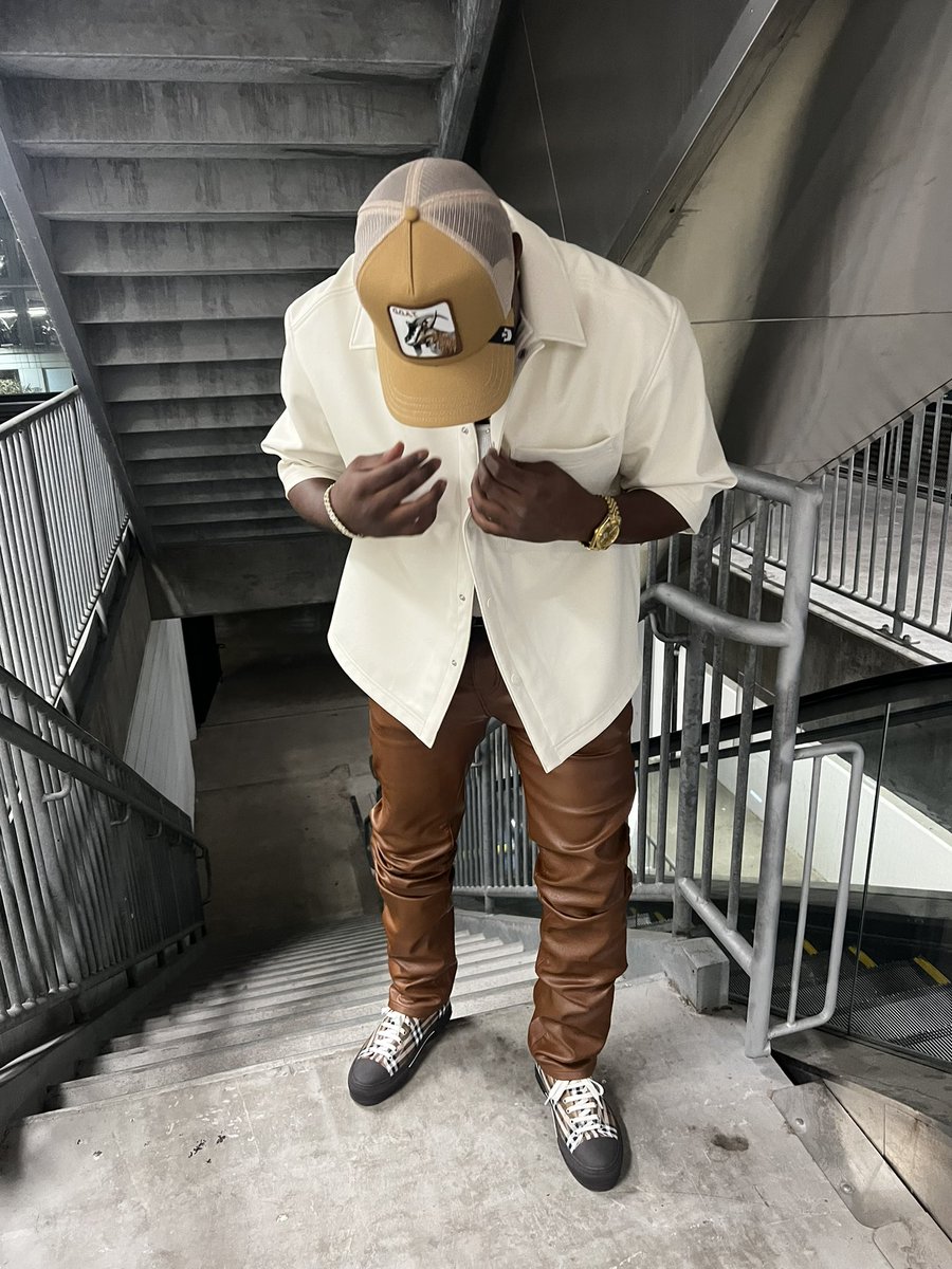 RatchetPat19's tweet photo. Lifestyle.. NO STYLIST‼️ #FuckWhatYaHeard #drakeand21savage #ItsAllABlurTour #HowboutNow https://t.co/ZL72V4EeNS