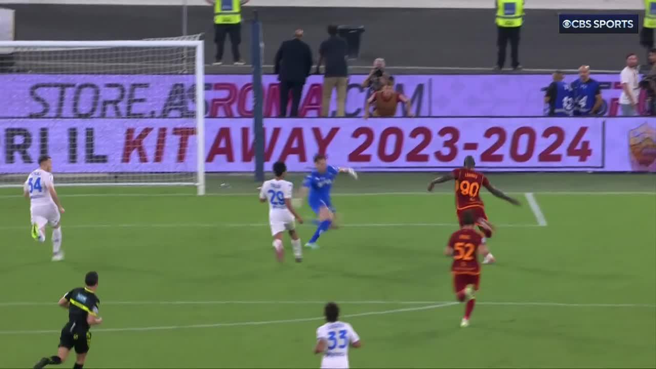 Romelu Lukaku has his first goal for Roma! 🫡